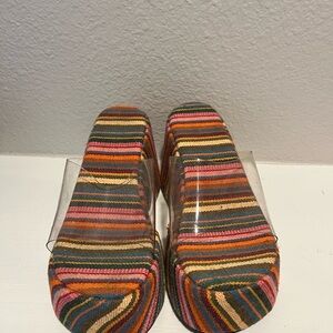 Cute colorful women’s size 6.5 platform sandal